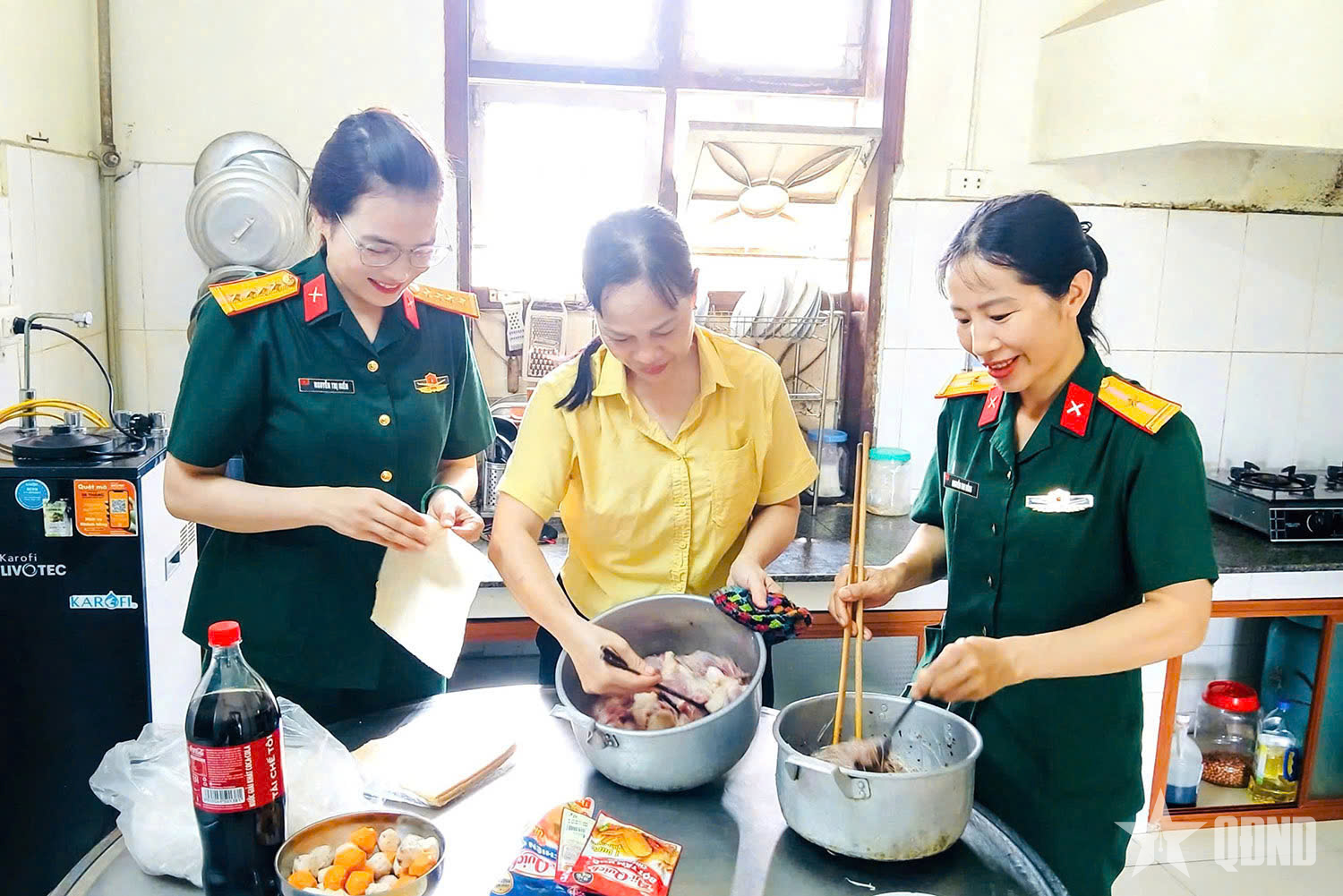 Cùng chia sẻ, trao yêu thương

